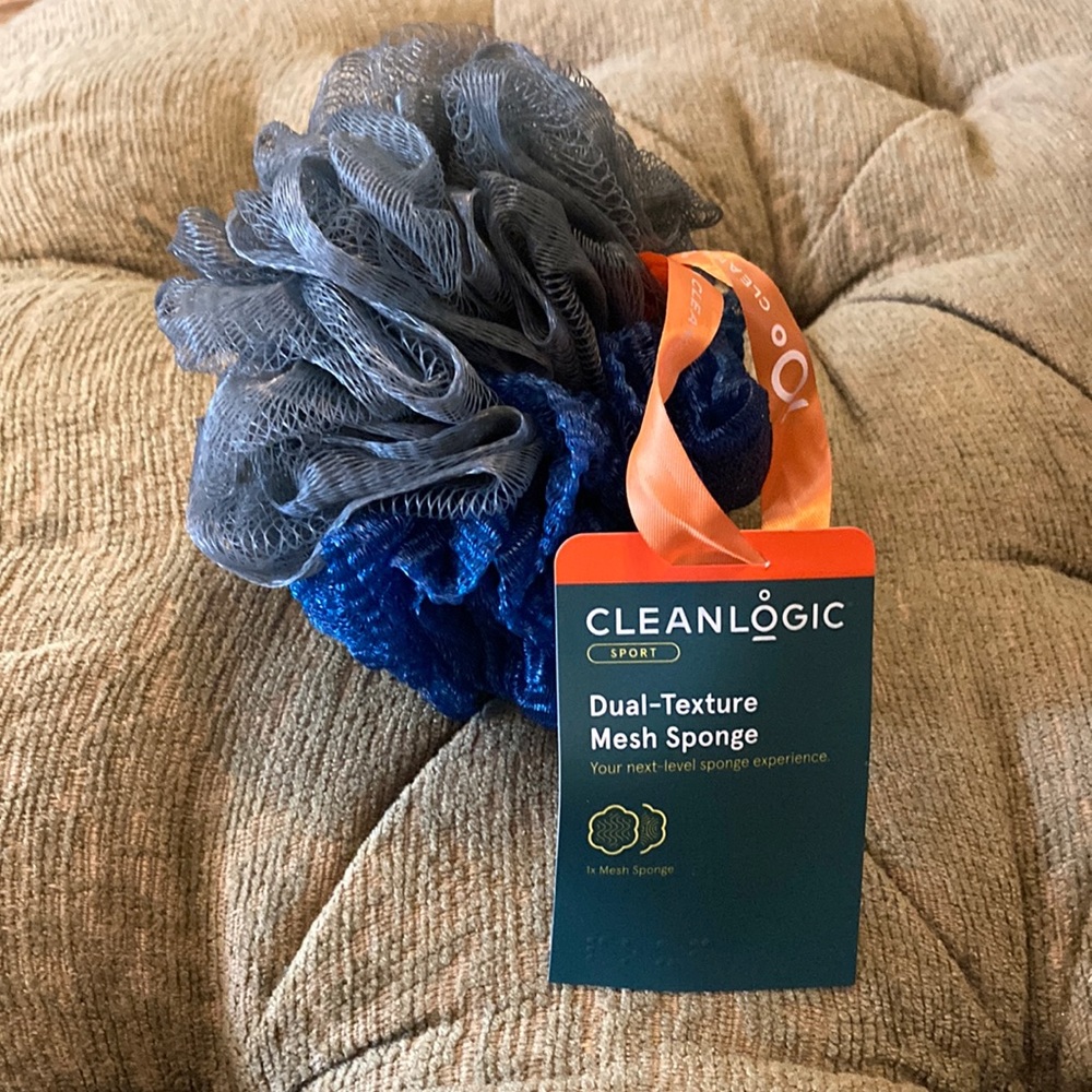 NWT Cleanlogic dual-texture mesh sport sponge. Navy and grey.